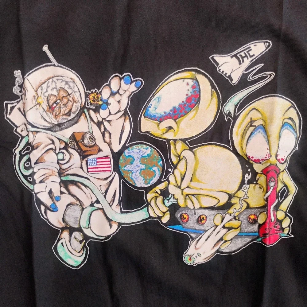 THC Outer Space Astronaut Alien Graphic T-Shirt Black Short Sleeve L VTG 90s NOS